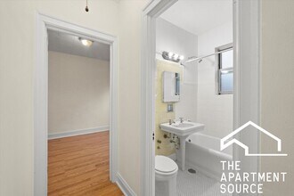 2530 N Sawyer Ave, Unit 207 in Chicago, IL - Building Photo - Building Photo