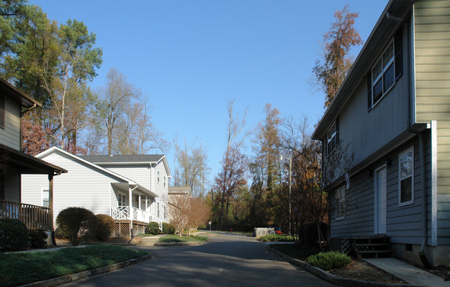 301-311 Morrene Rd in Durham, NC - Building Photo - Building Photo