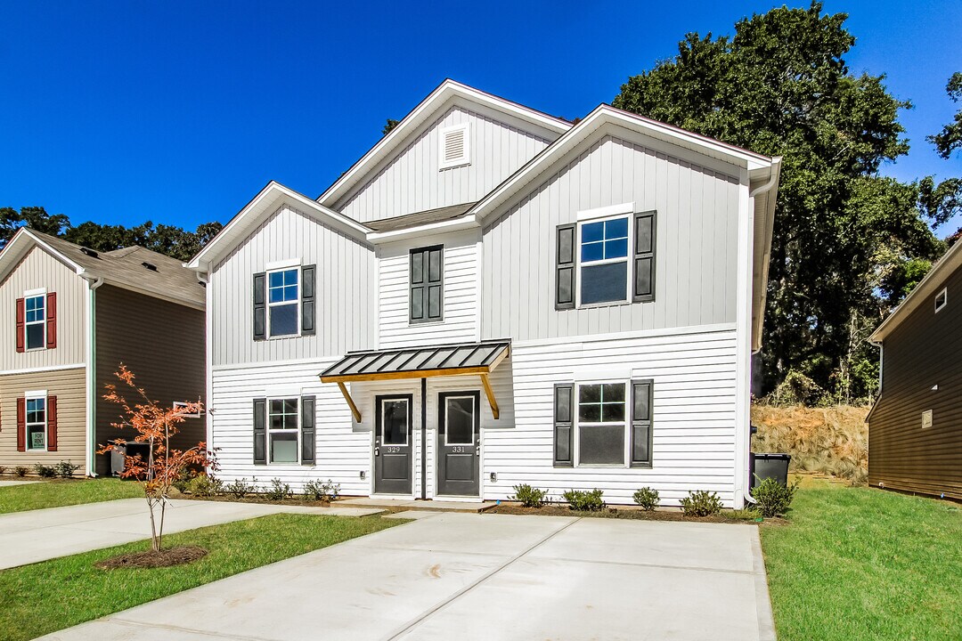 329 Noble Ln in Pendleton, SC - Building Photo
