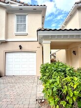 488 Capistrano Dr in Palm Beach Gardens, FL - Building Photo - Building Photo