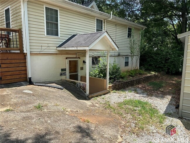 property at 1734 E Broad St