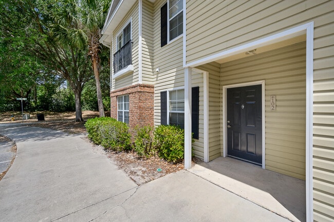 5062 NW 44th Ln in Gainesville, FL - Foto de edificio - Building Photo