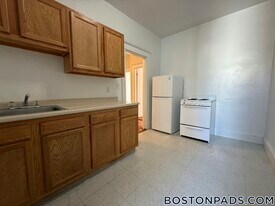 1375 Commonwealth Ave in Boston, MA - Building Photo