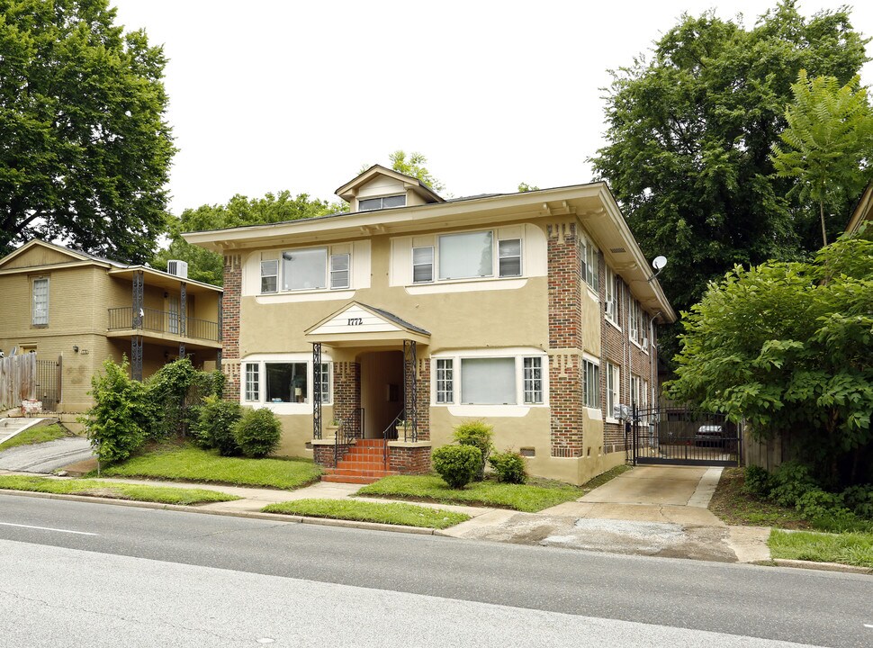 1772 Poplar Ave in Memphis, TN - Foto de edificio