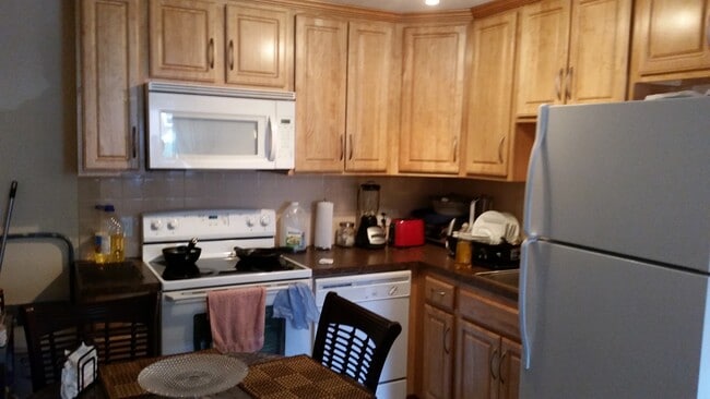 28 Miller St in Quincy, MA - Foto de edificio - Building Photo