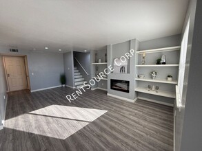 43413 30th St W-Unit -Unit #2 in Lancaster, CA - Foto de edificio - Building Photo