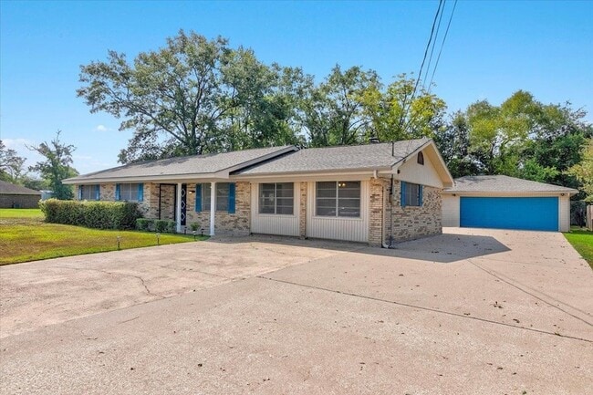 150 Lynn Dr in Lumberton, TX - Building Photo - Building Photo