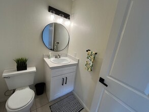 1225 N Broadway, Unit 9 in Escondido, CA - Foto de edificio - Building Photo