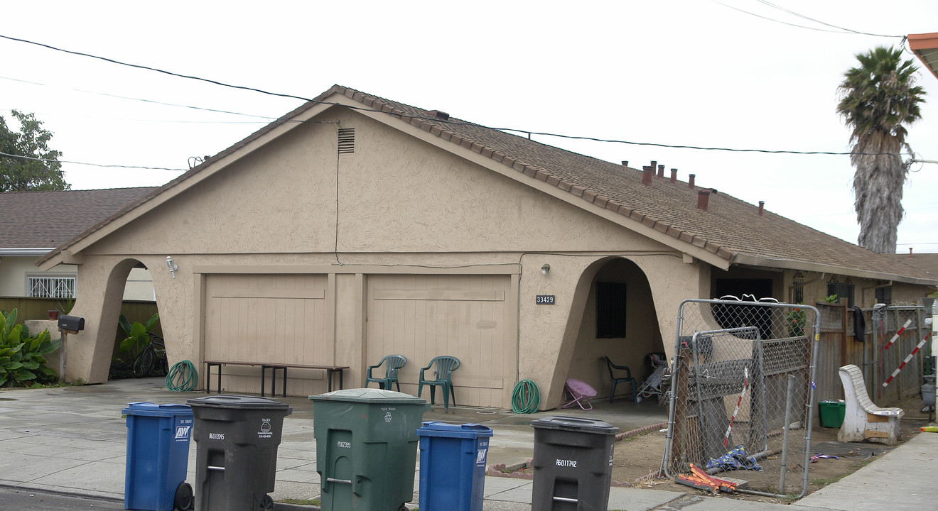 33429 33431 6th St in Union City, CA - Building Photo