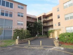 property at 2861 Somerset Dr