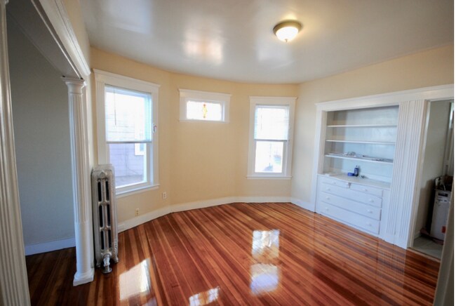 143 E Cottage St in Boston, MA - Building Photo - Building Photo