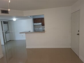 7160 NW 179th St in Hialeah, FL - Building Photo - Building Photo