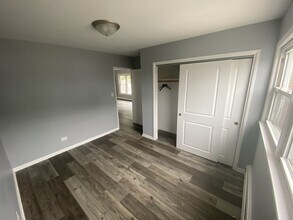 18 W Burlington Ave in Westmont, IL - Building Photo - Building Photo