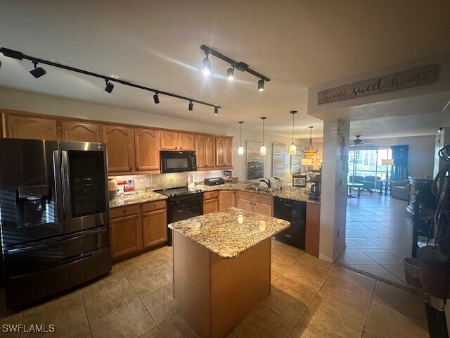 120 Pebble Shores Dr in Naples, FL - Building Photo - Building Photo