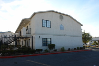 St. Louis Apartments in Las Vegas, NV - Foto de edificio - Building Photo