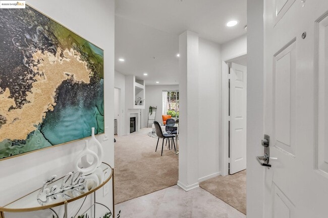 300 Caldecott Ln in Oakland, CA - Building Photo - Building Photo