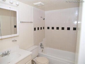 6225 Tierwester St in Houston, TX - Building Photo - Building Photo