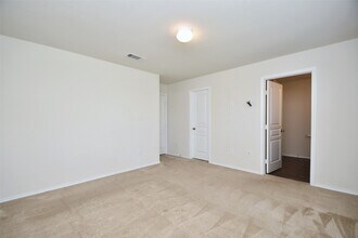 5010 Brewcastle Ln in Park Row, TX - Foto de edificio - Building Photo