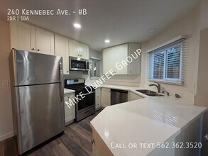 240 Kennebec Ave in Long Beach, CA - Foto de edificio - Building Photo
