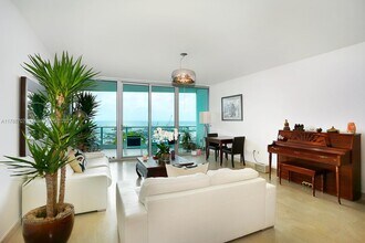 2627 S Bayshore Dr in Miami, FL - Building Photo - Building Photo
