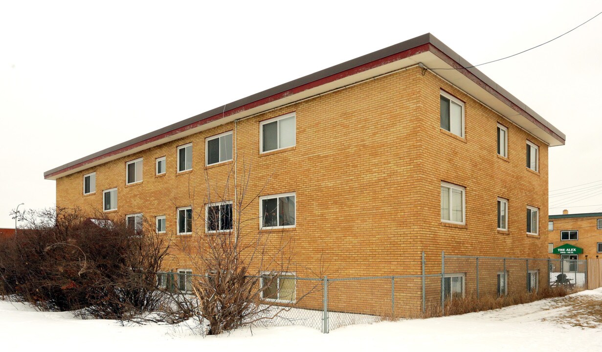 The Regent in Edmonton, AB - Building Photo