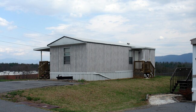 21 Puckett Rd in Asheville, NC - Building Photo - Building Photo