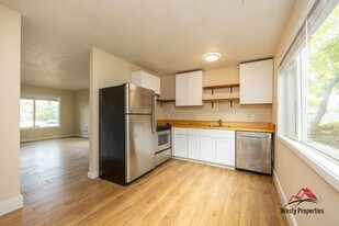 212 N Dekum St in Portland, OR - Building Photo