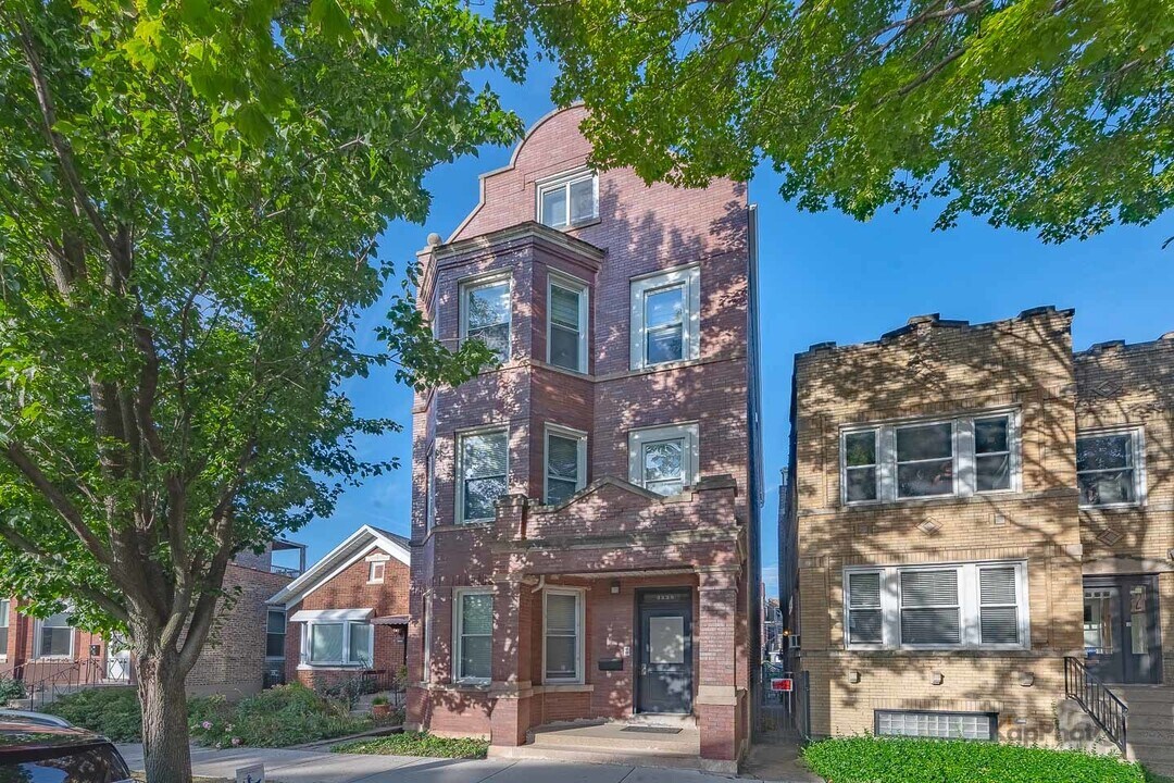 3328 S Emerald Ave in Chicago, IL - Building Photo