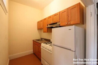 2 Ware St in Cambridge, MA - Building Photo - Building Photo