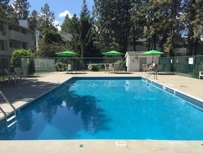 Forest Park Apartments in Spokane, WA - Foto de edificio - Building Photo