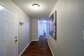 5503 W Bellfort Ave in Houston, TX - Building Photo - Building Photo