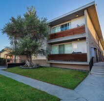 Casino Royale III in Inglewood, CA - Building Photo