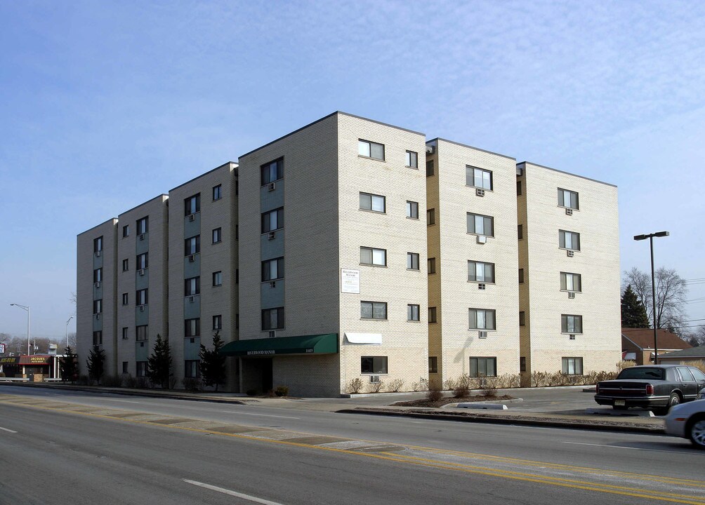 Riverwood Manor in Riverdale, IL - Building Photo