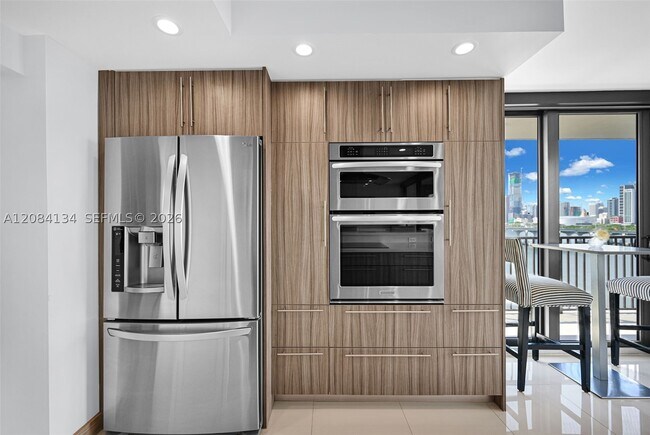 property at 801 N Venetian Dr