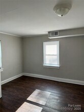 1821 Remount Rd in Charlotte, NC - Foto de edificio - Building Photo