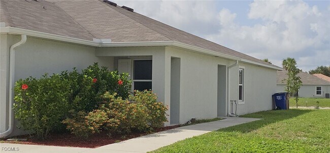 9124 Aegean Cir in Lehigh Acres, FL - Building Photo - Building Photo