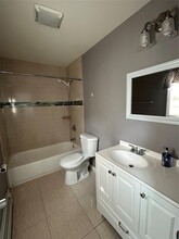 472 S 9th St in Lindenhurst, NY - Building Photo - Building Photo