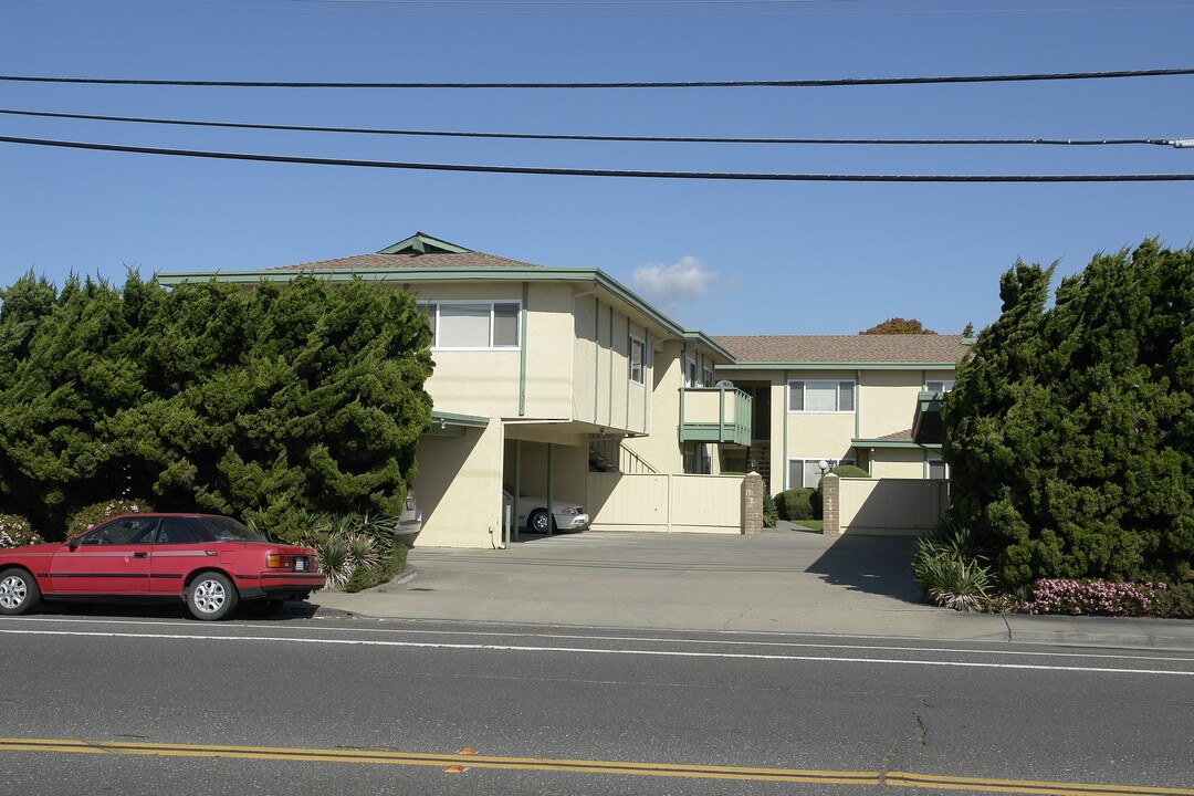 2015 Fairway Dr in San Leandro, CA - Building Photo