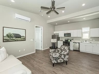 6016 E Sussex Way in Fresno, CA - Foto de edificio - Building Photo