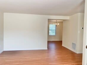 15905 Indian Hills Terrace in Rockville, MD - Foto de edificio - Building Photo