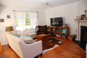 17 Castle Dr in Berkeley Heights, NJ - Building Photo - Building Photo