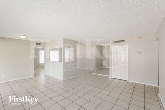 14016 N 33rd Dr in Phoenix, AZ - Foto de edificio - Building Photo