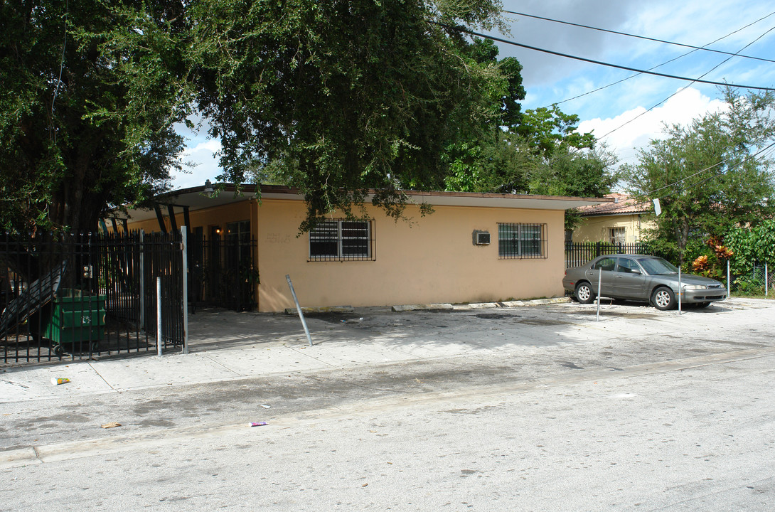 82nd Terrace Apartments in Miami, FL - Building Photo