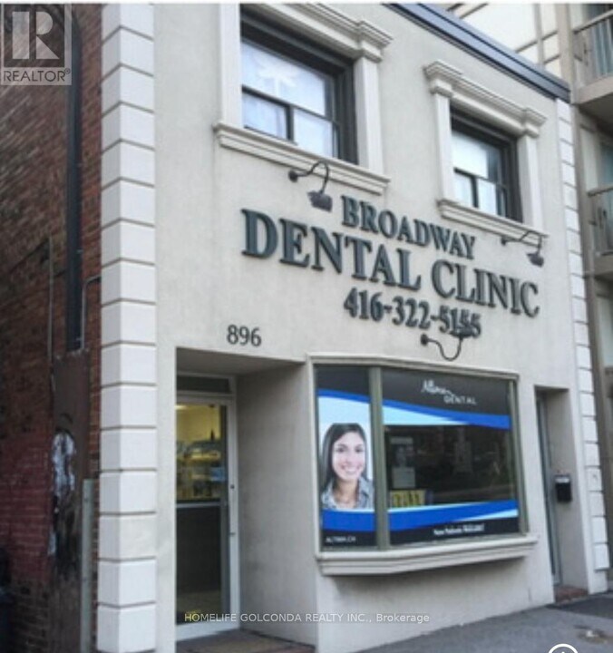 896 Mt Pleasant Rd in Toronto, ON - Building Photo