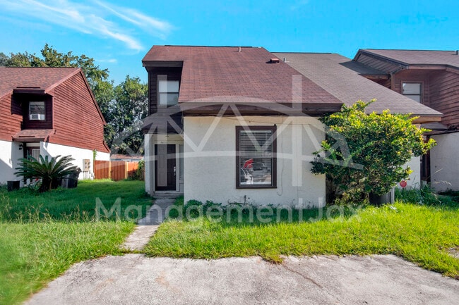 property at 7621 Melissa Ct N