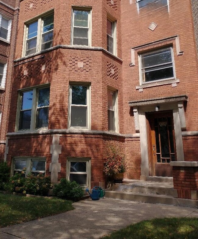 2738 W Winnemac Ave, Unit 1A