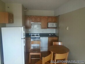 1110 Commonwealth Ave in Boston, MA - Building Photo - Building Photo