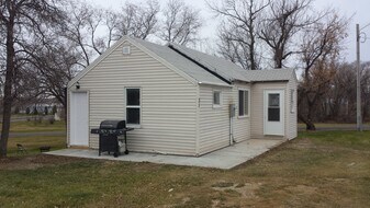 31 2nd St NW in Golden Valley, ND - Building Photo