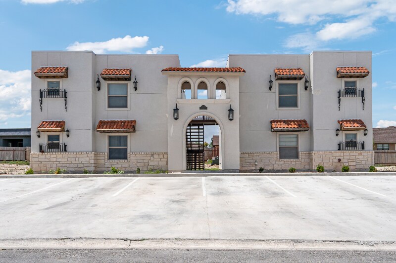 110 Colorado St in Del Rio, TX - Foto de edificio
