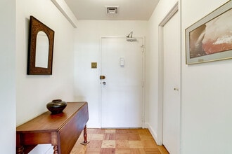 1200 N Nash St, Unit Prospect House in Arlington, VA - Foto de edificio - Building Photo